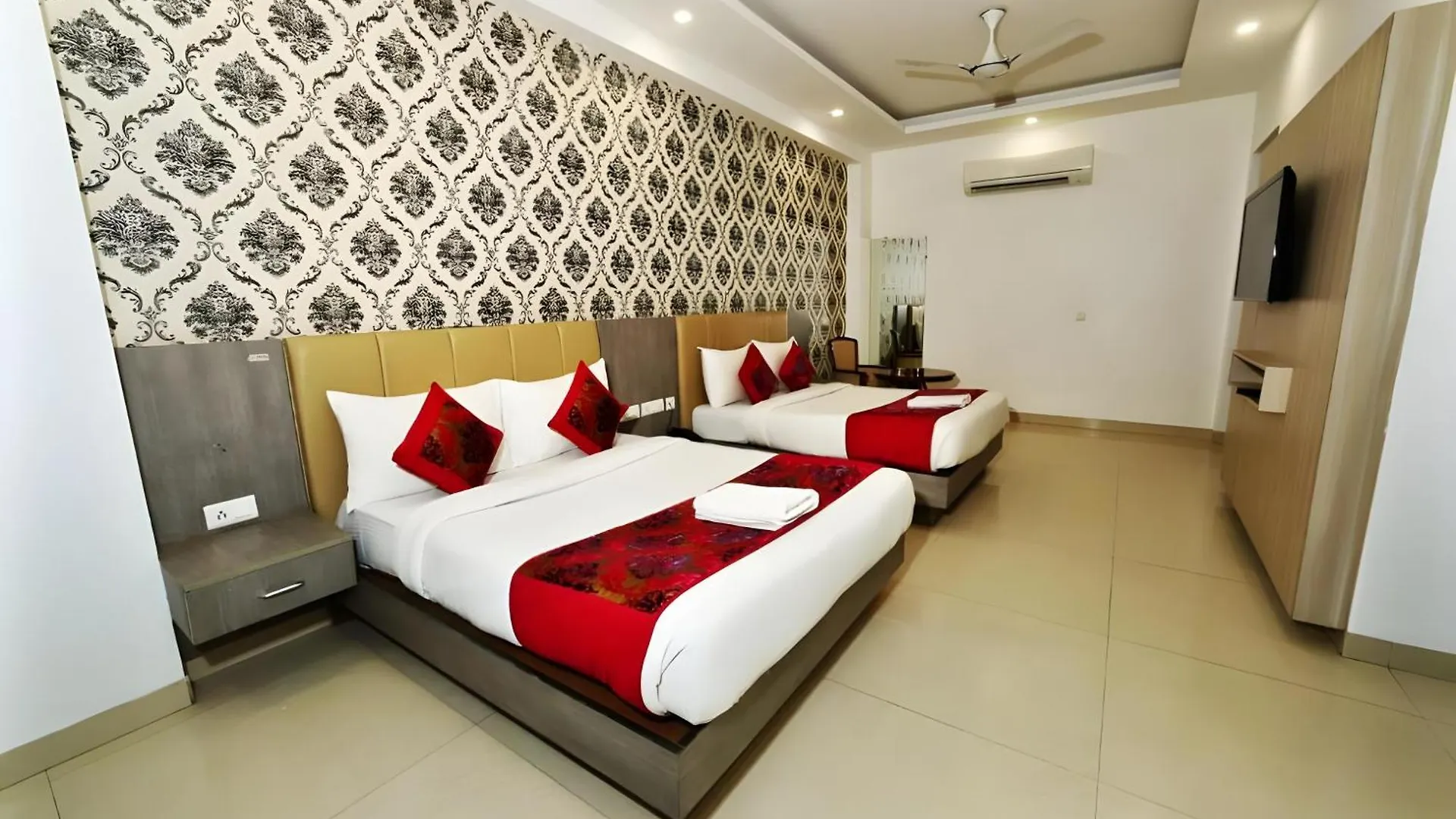 Hotel Almaty International With Free Airport Transffer 新德里 印度