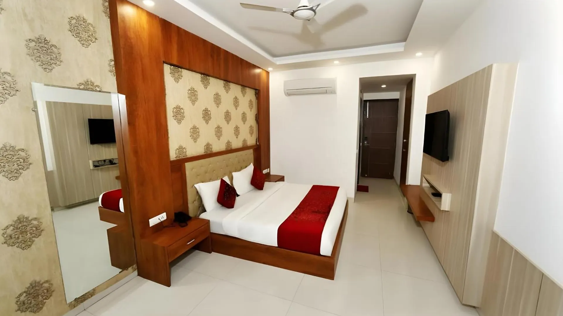 Hotel Almaty International With Free Airport Transffer 新德里