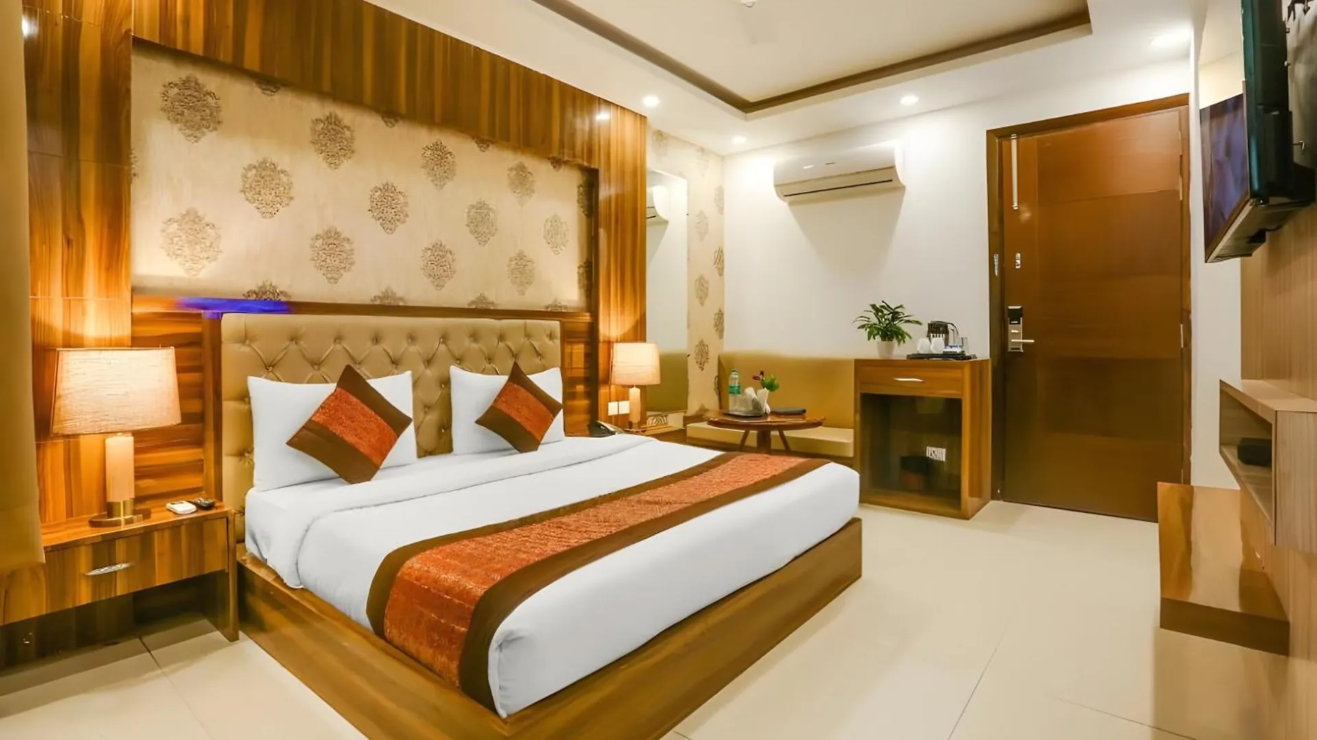 Hotel Almaty International With Free Airport Transffer 新德里