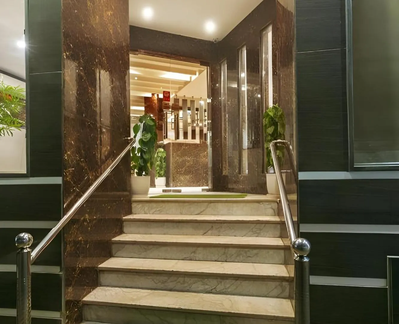 Hotel Almaty International With Free Airport Transffer New Delhi 4*,