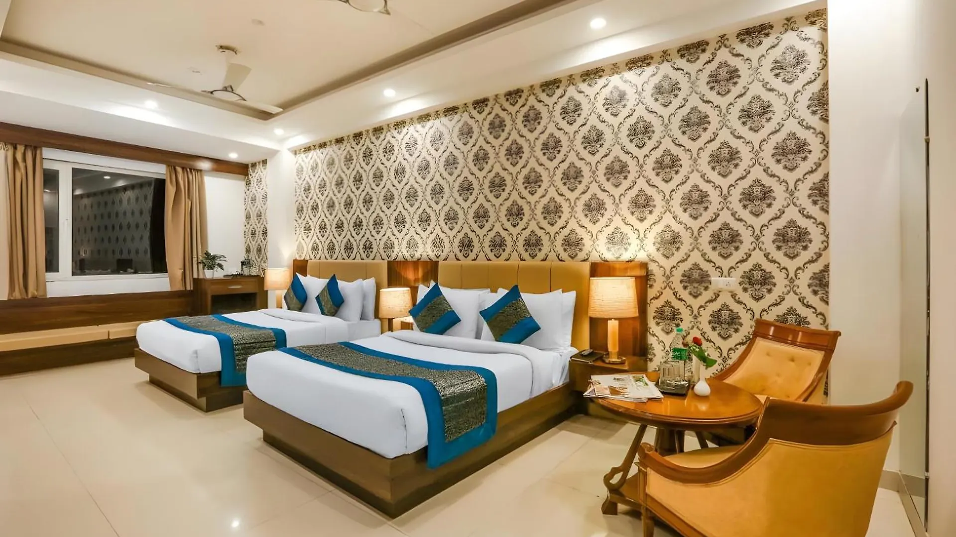 Hotel Almaty International With Free Airport Transffer New Delhi 4*,