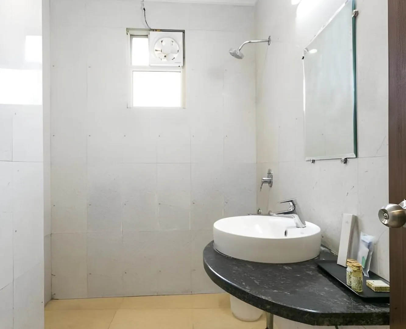 Hotel Almaty International With Free Airport Transffer New Delhi 4*,  India